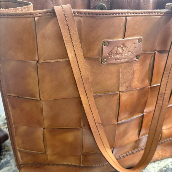 PATRICIA NASH VINTAGE STYLE WOVEN LEATHER TOTE. 12” (H) × 13” (W) × 5” (D) - Picture 6 of 16